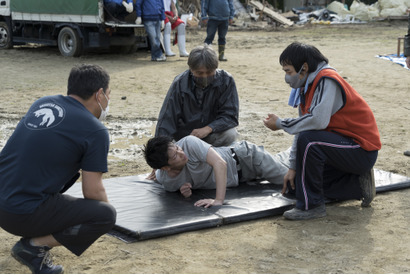 佐藤健、泥水浸けの絶叫…身体を張ったメイキング到着『護られなかった者たちへ』 画像