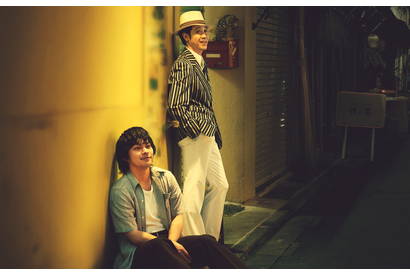 柳楽優弥＆大泉洋、夢を語り笑いを学ぶ…『浅草キッド』青春詰まった場面写真 画像