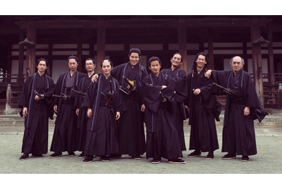 岡田准一＆鈴木亮平＆山田涼介ら“新選組”オフショット『燃えよ剣』 画像
