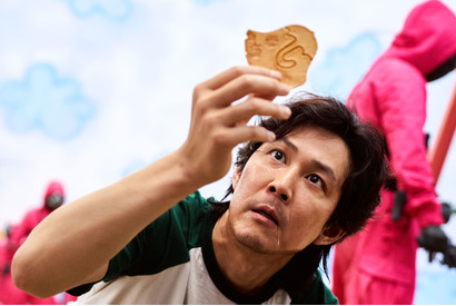 「イカゲーム」、Netflix史上最大のヒット作に！ 視聴者数が歴代1位の「ブリジャートン家」抜く 画像
