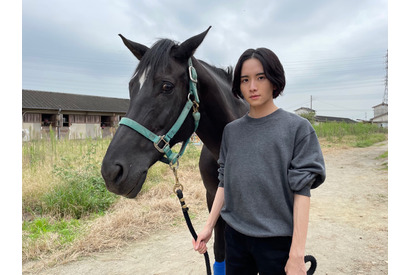 板垣李光人、平手友梨奈に「背中を押されています」ドラマ「風の向こうへ駆け抜けろ」ビジュアル解禁 画像