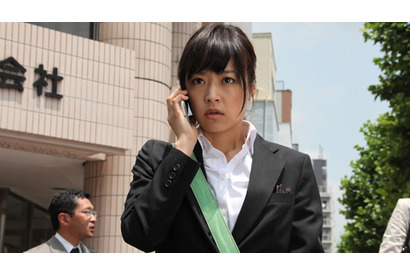 「トッカン 特別国税徴収官」オリジナルソーラー充電器を1名様にプレゼント 画像