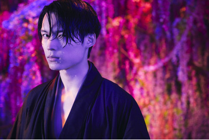 松村北斗が百目鬼、玉城ティナはひまわりに！ 実写『xxxHOLiC』撮りおろしビジュアルも 画像
