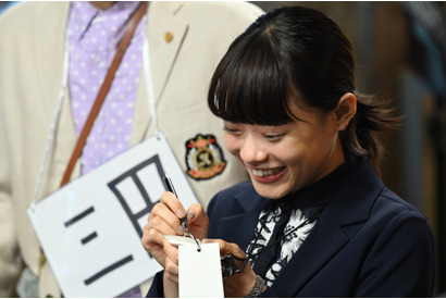 杉咲花“新米弁護士”もクセ強め!?『99.9』本編映像 画像