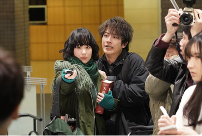 黒木華“凛々子”と溝端淳平“根津”、キス寸前状態に「あの至近距離はドキドキ」沸く視聴者続出、寛 一 郎“虎太郎”の正体にも注目集まる…「ゴシップ」2話 画像