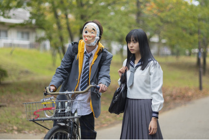 板垣瑞生、こだわりの“ひょっとこ”シーン『君が落とした青空』場面写真 画像