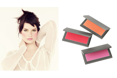 “LOVE IS THE ANSWER”をテーマに、ピースフルなカラーで遊ぶ「THREE」の最新春メイク 画像