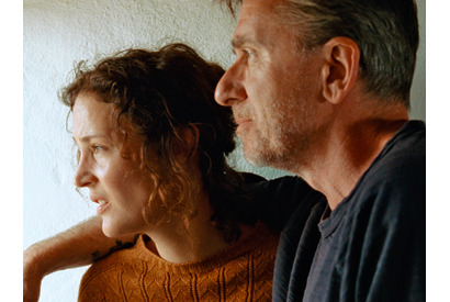 ミア・ワシコウスカも参加、ベルイマン聖地が舞台の監督カップルの物語『ベルイマン島にて』日本公開決定 画像