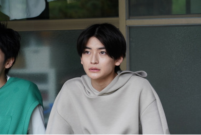 高橋文哉「大切な存在」のため恐怖に対峙！熱演見せる『牛首村』場面写真入手 画像