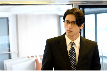 横浜流星“瀬能”スーツ＆メガネ姿に絶賛の声、藤井流星との“W流星”共演にもネット沸く…「DCU」5話 画像