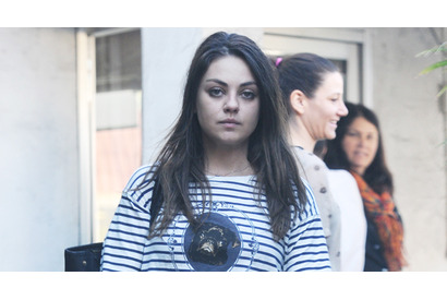 ミラ・クニスのストーカー、半年間のリハビリ施設入所を命じられる 画像