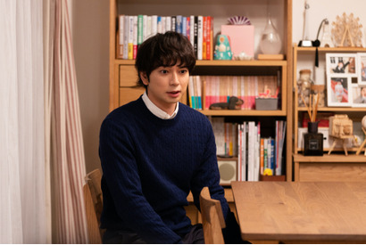 長尾謙杜“託也”、祖母とのハグに涙…松本潤“チカラ”の長ゼリフシーンに「芝居も記憶力もハンパない」の声も「となりのチカラ」第8話 画像