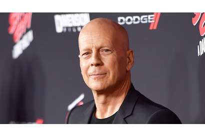 ブルース・ウィリスが失語症の診断受け俳優業を引退 元妻デミ・ムーア、長女ルーマーら家族が発表 画像