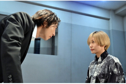 桐谷健太“猿渡”に「クリミナルズなんじゃないのか」と疑惑の声、柴咲コウ“キリコ”のセリフも話題に…「インビジブル」2話 画像