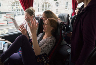 軍人の妻たちに感銘…監督が製作秘話を明かす『シング・ア・ソング！』 画像