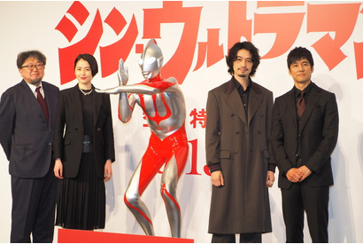 斎藤工、長澤まさみ＆西島秀俊から「本当にウルトラマンみたい！」と言われ「こんなにも頼もしいお二方と…」 画像