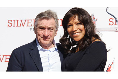 デ・ニーロ、盟友の予言通りにセメント漬け。ハリウッドに手形と足形を刻む 画像