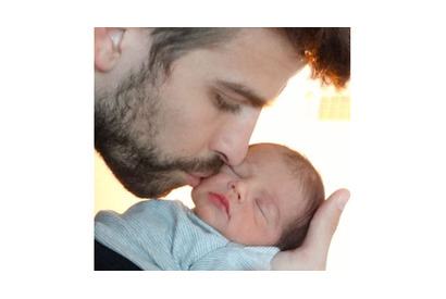 シャキーラ＆ジェラール・ピケ夫妻、生まれたばかりの第1子の写真を公開 画像
