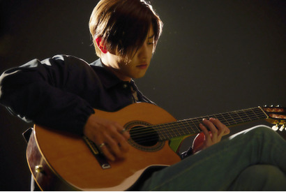 EXOチャンヨル、ビリー・アイリッシュ「Bad Guy」を弾き語り『ぼくの歌が聴こえたら』本編映像 画像