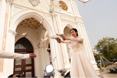 『バッド・ジーニアス』主演女優もウェディングドレス姿で登場『プアン／友だちと呼ばせて』 画像