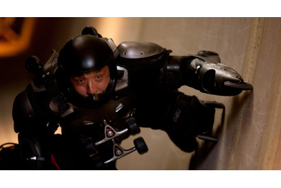 時速120kmで大暴走！　ジャッキー・チェンの全身ローラー動画が公開に 画像