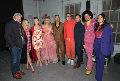 スカーレット・ヨハンソン＆タロン・エジャトンらが歌唱『SING／シング：ネクストステージ』アフレコ映像 画像