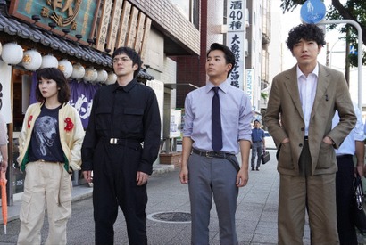 松岡茉優“星砂”のスニーカーに視聴者の注目集まる…“第3の人格”の存在を指摘する声も 「初恋の悪魔」4話 画像