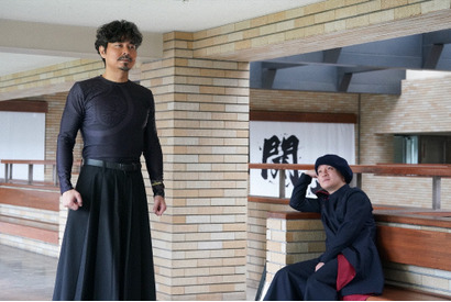 永瀬廉“信長”と萩原利久“明智光秀”、アメリカンドッグを巡るやり取りに「発音が良かったのがじわじわ来てる」の声…「新・信長公記」3話 画像