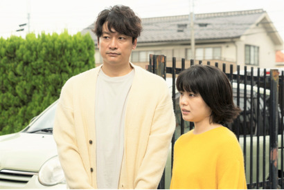 香取慎吾＆岸井ゆきの演じる“夫婦”の日常写す『犬も食わねどチャーリーは笑う』場面写真 画像