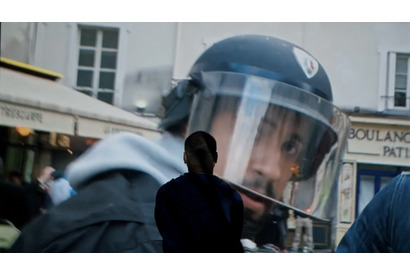 ドキュメンタリー『暴力をめぐる対話』予告編解禁「民主主義国家は今まさに岐路に立っている」と監督コメント 画像