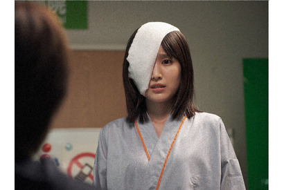 福本莉子“アリサ”と鹿賀丈史“榎木田”の関係とは!? 「アリサは院長の孫」など様々な憶測広がる…「赤いナースコール」8話 画像