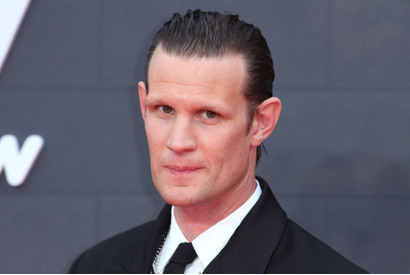 フィリップ殿下を演じたマット・スミス、「エリザベス女王は『ザ・クラウン』を観ていた」と明かす 画像