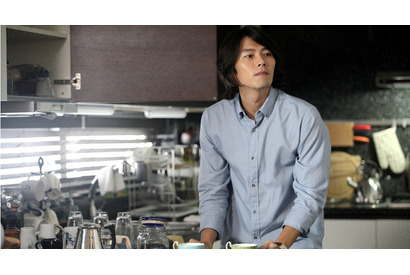 ヒョンビン、最新主演作『愛してる、愛してない』から貴重なオフショットが初公開に 画像