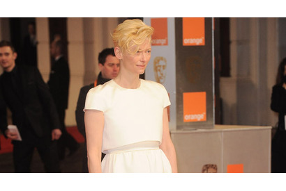 ティルダ・スウィントン、「シャネル」メティエダール・コレクションの広告塔に抜擢 画像