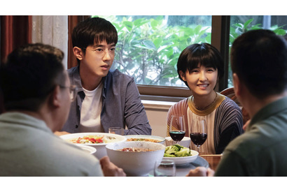 湯気立つ四川料理で歓迎されるも…『シスター 夏のわかれ道』本編映像 画像