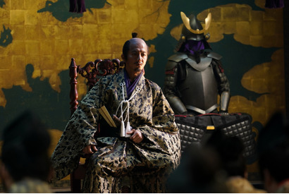 木村拓哉“信長”の思わず圧倒される場面写真公開『レジェンド＆バタフライ』 画像