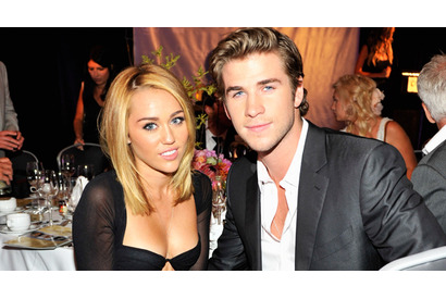 マイリー・サイラス、リアム・ヘムズワースと婚約解消？　指輪をはずして外出 画像