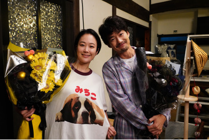 笑い合う竹野内豊＆黒木華、庵野秀明の姿も『イチケイのカラス』 メイキング写真解禁 画像