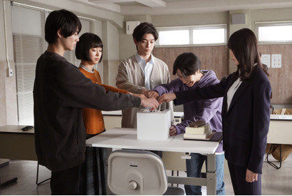 前田旺志郎“桐矢”、河村花“向日葵”と前田拳太郎“水沢”の三角関係に注目集まる…「女神の教室」第3話 画像