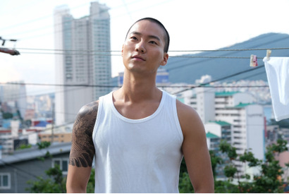 『野獣の血』で百想・新人演技賞受賞！「BTS」のMVにも出演したイ・ホンネに注目 画像