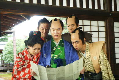 神木隆之介＆杉咲花の表情に注目『大名倒産』場面写真初公開 画像