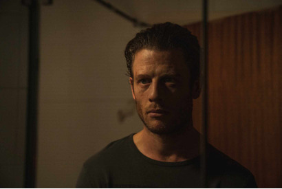 ジェームズ・ノートン、抑えた演技から溢れ出る葛藤に注目『いつかの君にもわかること』本編映像 画像