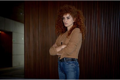 衣装提供はシャネル！ペネロペ・クルスの個性的ヘア＆ファッション『コンペティション』 画像