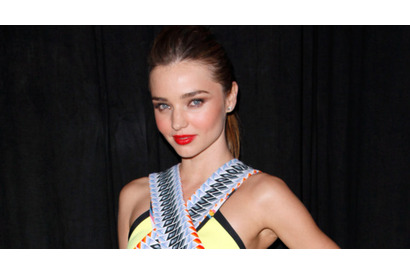 ミランダ・カー、ロサンゼルスで交通事故に巻き込まれて首と背中を負傷   画像