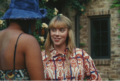 ビリー・アイリッシュ、強烈な俳優デビュー「キラー・ビー」場面写真＆LAプレミア写真到着 画像