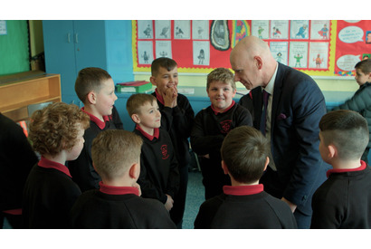 憎しみの連鎖を断ち切る哲学授業が始まる『ぼくたちの哲学教室』予告編 画像