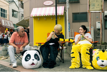 ちさと＆まひろが着ぐるみで大げんか『ベイビーわるきゅーれ 2ベイビー』本編映像 画像