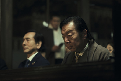 古田新太＆杉本哲太ら村に隠された闇を体現『ヴィレッジ』怪演場面写真 画像