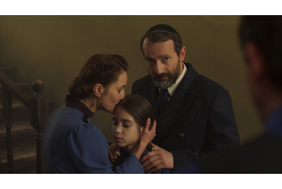 家族を襲う戦争の理不尽さ捉える『キャロル・オブ・ザ・ベル』シーン写真 画像