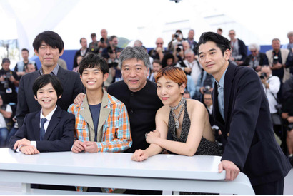 『万引き家族』『ベイビー・ブローカー』に続きクリーニング屋が登場する理由が明らかに　『怪物』カンヌ公式会見 画像